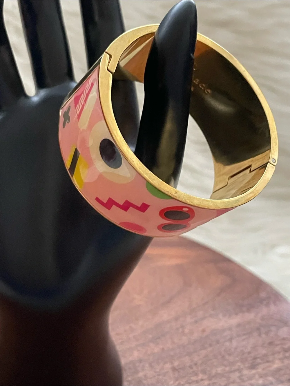 KATE SPADE x Darcel Enamel Hinged Bangle Bracelet - Picture 5 of 9
